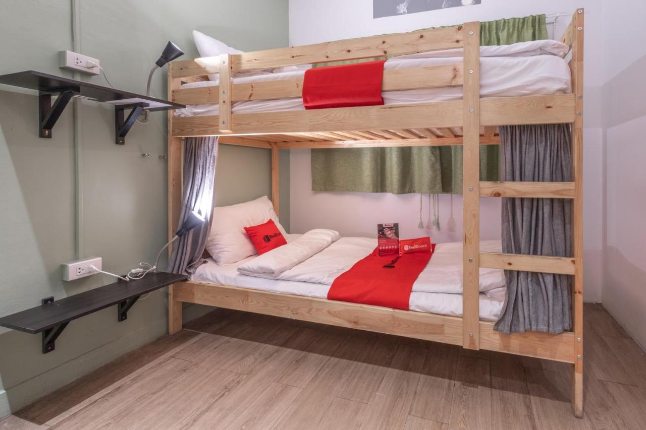 Folk Poshtel Silom Bed & Breakfast