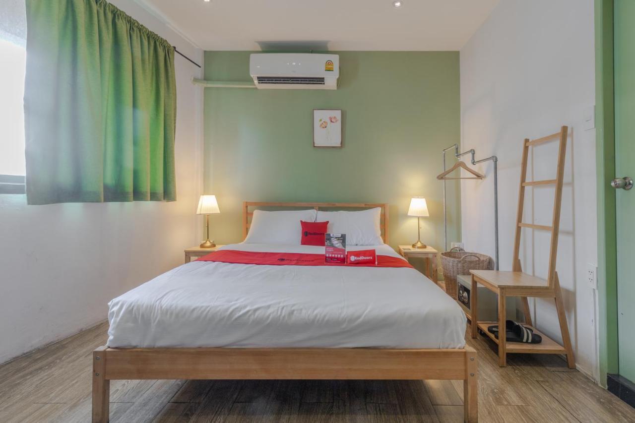 Folk Poshtel Silom 2*