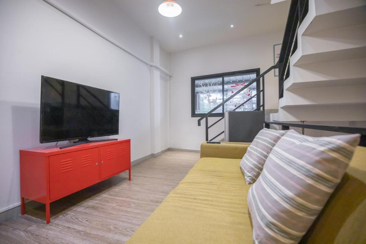 Folk Poshtel Silom Bangkok